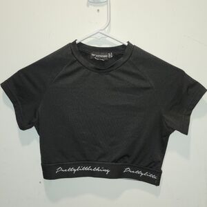 Women's Size 4 PrettyLittleThing Black Athletic Crop Top